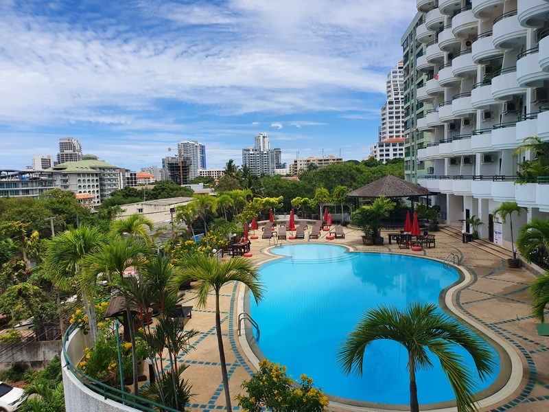 Condominium for sale Pratumnak Pattaya showing the pool and condo building Condominium for sale Pratumnak Pattaya showing the pool and condo building
