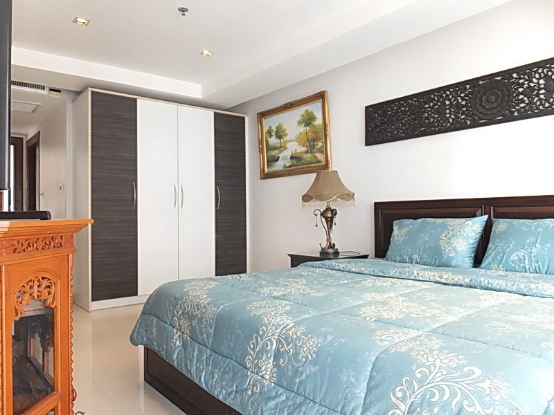 Condominium for sale Pratumnak Pattaya showing the second bedroom suite