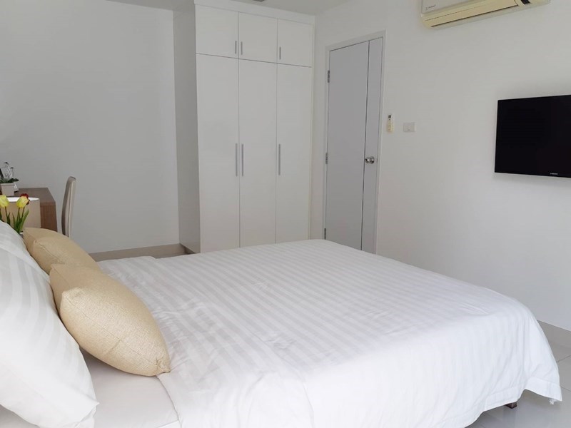 Condominium for sale Pratumnak Pattaya showing the second bedroom 