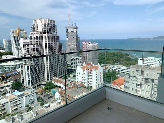 Condominium for sale The Cliff Pratumnak showing the corner balcony view Condominium for sale The Cliff Pratumnak showing the corner balcony view