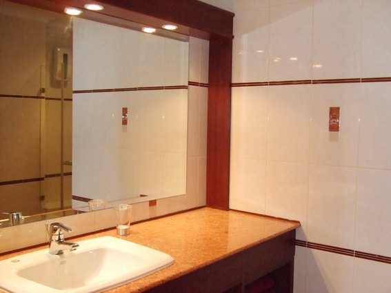 Condominium for rent Naklua showing a bathroom