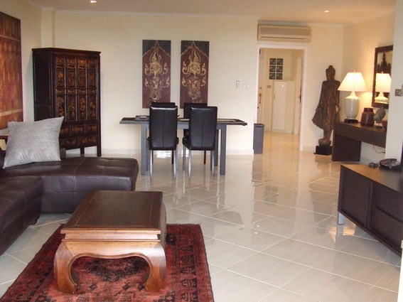 Condominium for rent Naklua showing the open plan living area