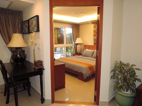 Condominium for Rent Pattaya showing the entrance to the bedroom
