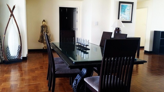 Condominium for rent Pattaya Royal Cliff showing the dining area Condominium for rent Pattaya Royal Cliff showing the dining area
