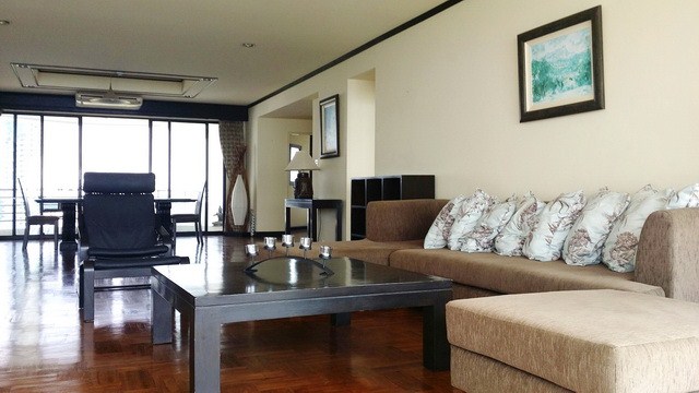 Condominium for rent Pattaya Royal Cliff showing the living area Condominium for rent Pattaya Royal Cliff showing the living area