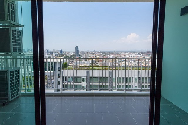 Condominium for rent Pattaya showing the balcony Condominium for rent Pattaya showing the balcony