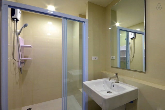 Condominium for rent Pattaya showing the bathroom Condominium for rent Pattaya showing the bathroom