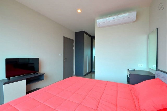 Condominium for rent Pattaya showing the master bedroom suite Condominium for rent Pattaya showing the master bedroom suite