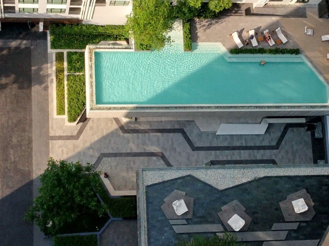Condominium for rent Pattaya showing the pool view Condominium for rent Pattaya showing the pool view