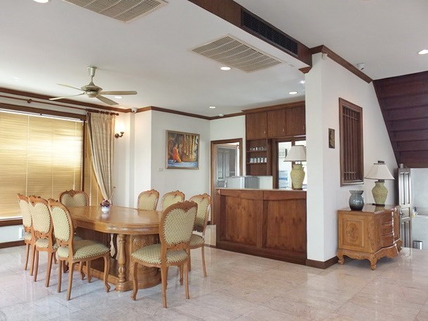 House for rent East Pattaya showing the dining area and guest bathroom