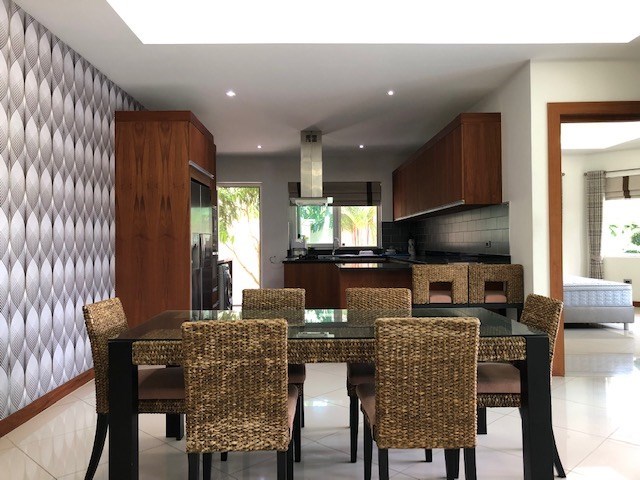 House for rent East Pattaya showing the dining and kitchen House for rent East Pattaya showing the dining and kitchen