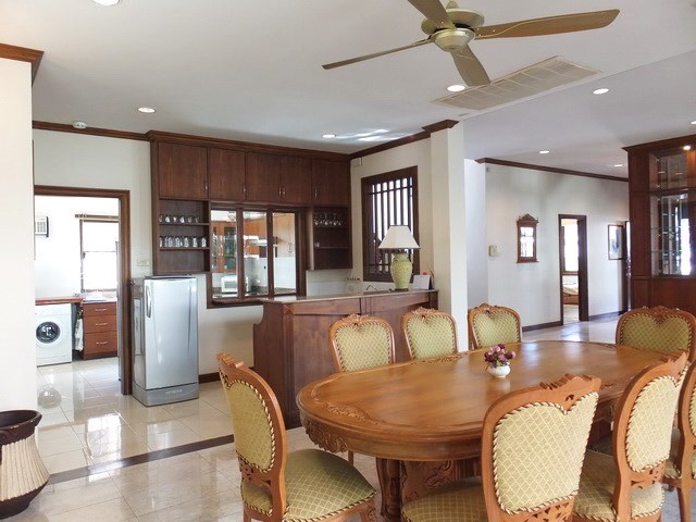 House for rent East Pattaya showing the dining and kitchen areas 