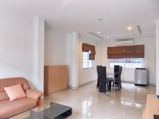 House for Rent East Pattaya showing the dining area