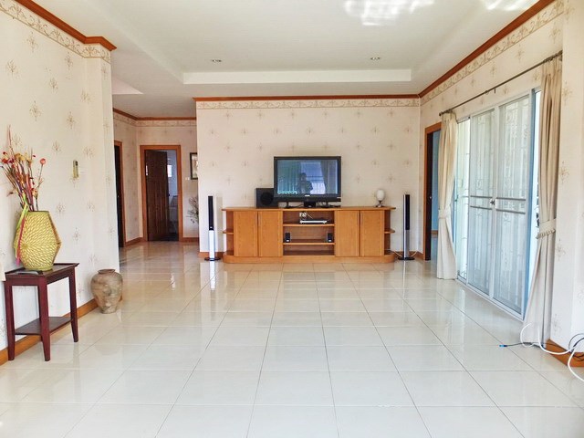 House for rent East Pattaya showing the living area 