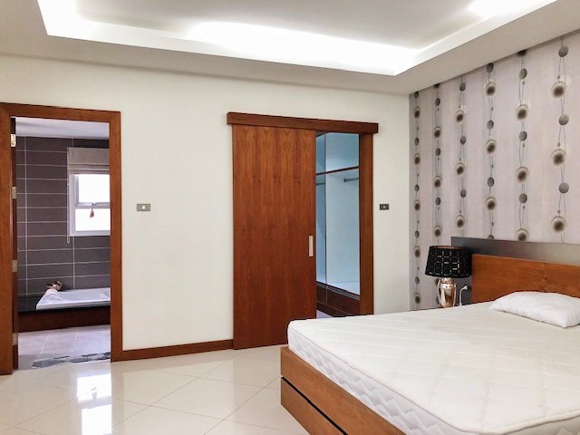 House for rent East Pattaya showing the master bedroom suite House for rent East Pattaya showing the master bedroom suite