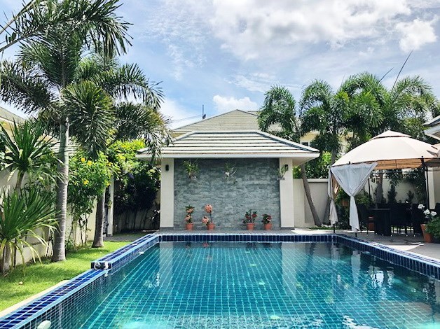 House for rent East Pattaya showing the private pool