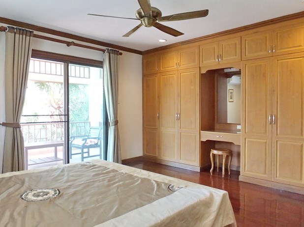 House for rent East Pattaya showing the second bedroom with balcony 