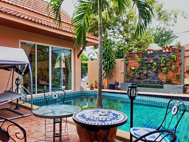 House for Rent East Pattaya showing the terrace and pool 
