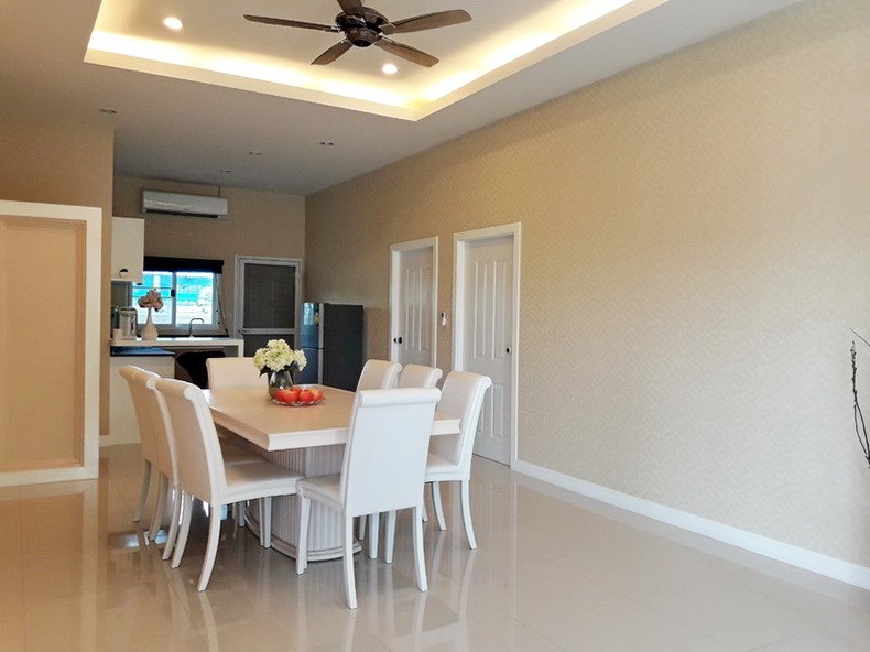 House for rent Huay Yai Pattaya showing the dining and kitchen areas