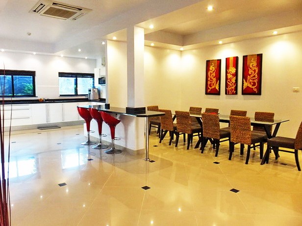 House For Rent Jomtien Park Villas Pattaya showing the  dining and kitchen 