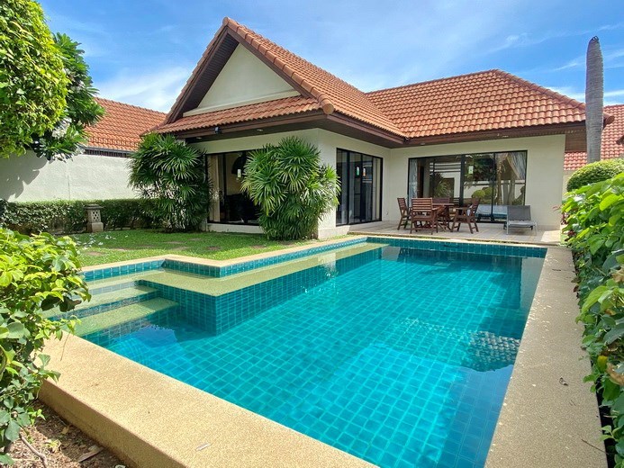 House for rent View Talay Villas Jomtien showing the house and pool 