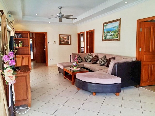 House for rent Jomtien Pattaya showing the living area House for rent Jomtien Pattaya showing the living area