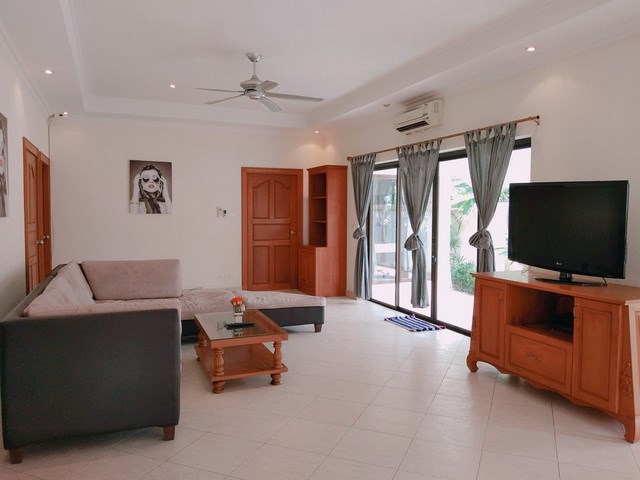 House for rent Jomtien Pattaya showing the living room House for rent Jomtien Pattaya showing the living room
