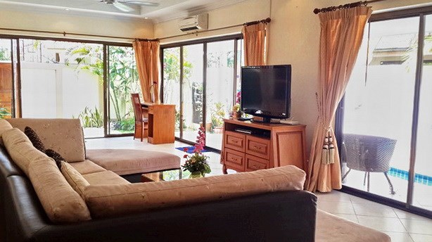House for rent Jomtien Pattaya showing the living room and office area House for rent Jomtien Pattaya showing the living room and office area
