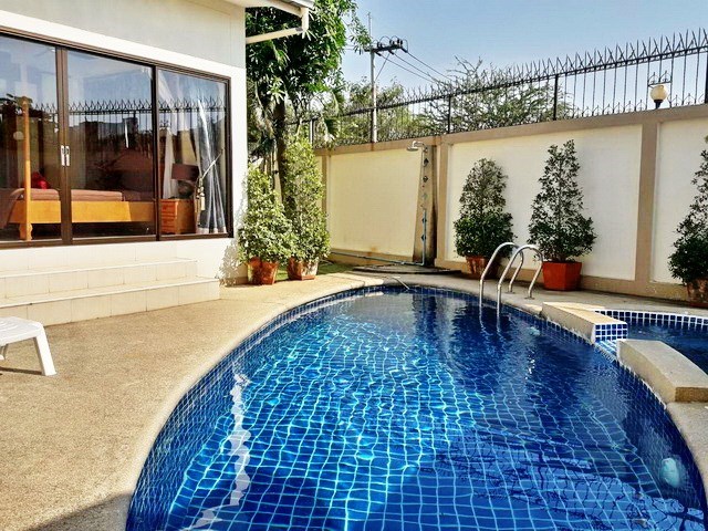 House for rent Jomtien Pattaya showing the private pool House for rent Jomtien Pattaya showing the private pool