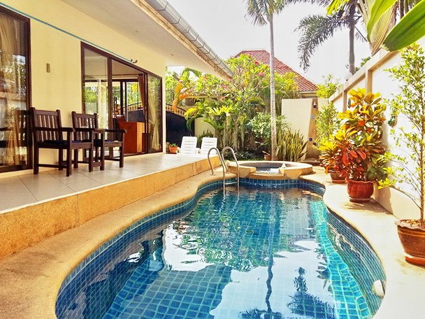 House for rent Jomtien Pattaya showing the private pool 