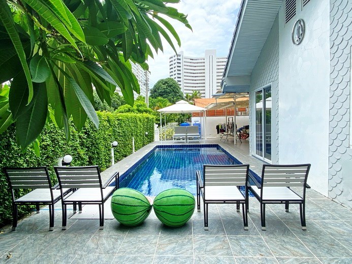 House for rent Jomtien Pattaya showing the private pool 