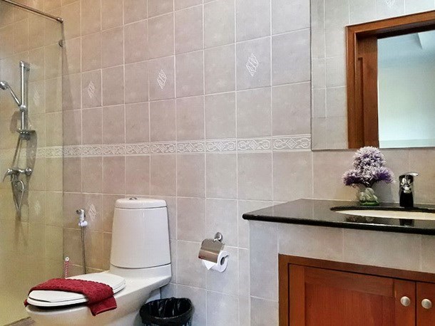 House for rent Jomtien Pattaya showing the third bathroom House for rent Jomtien Pattaya showing the third bathroom