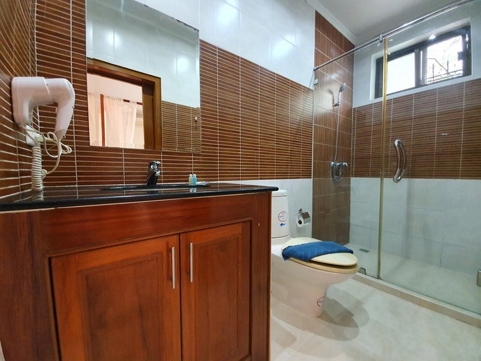 House for rent Jomtien Pattaya showing the fourth bathroom 