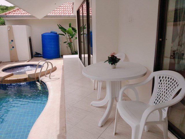 House for rent Jomtien Pattaya showing the terrace and pool House for rent Jomtien Pattaya showing the terrace and pool
