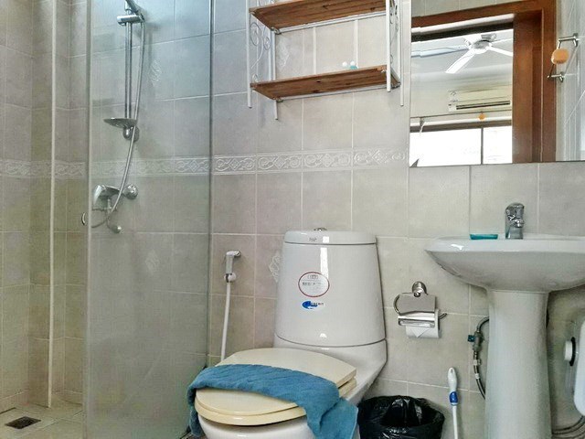 House for rent Jomtien Pattaya showing the second bathroom House for rent Jomtien Pattaya showing the second bathroom