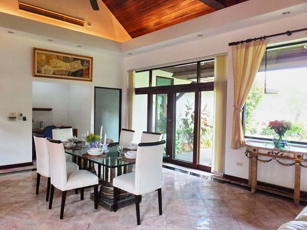 House for rent Mabprachan Pattaya showing the dining and office areas 