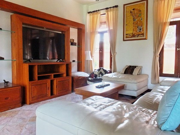 House for rent Mabprachan Pattaya showing the living area 