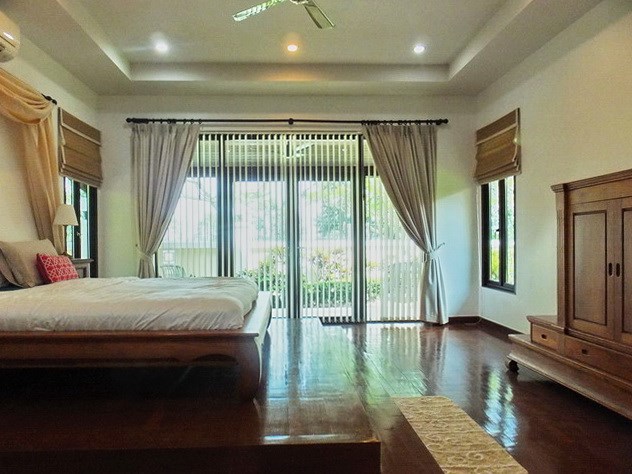 House for rent Mabprachan Pattaya showing the master bedroom with garden view 