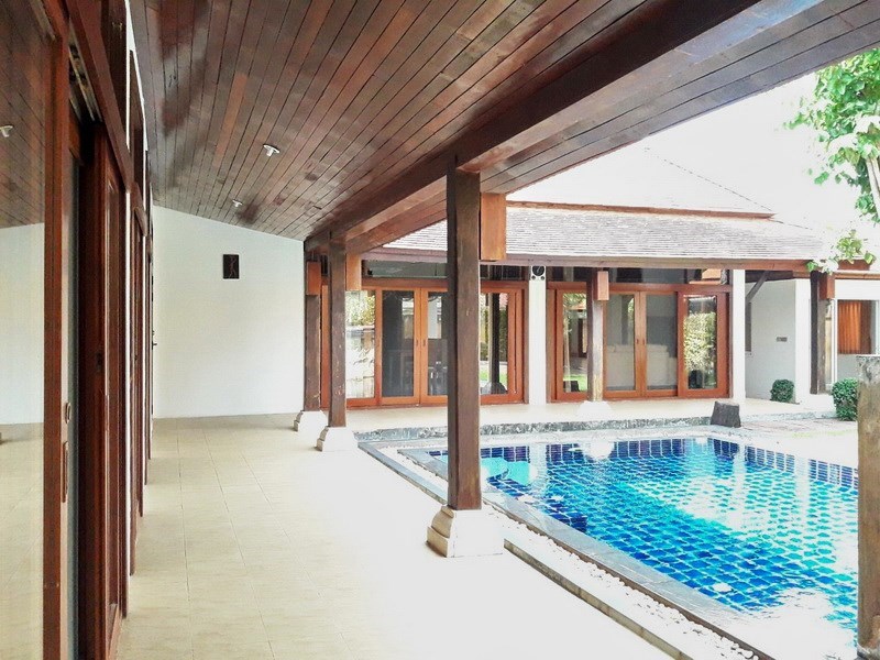 House for rent Mabprachan Pattaya showing the covered terrace and pool