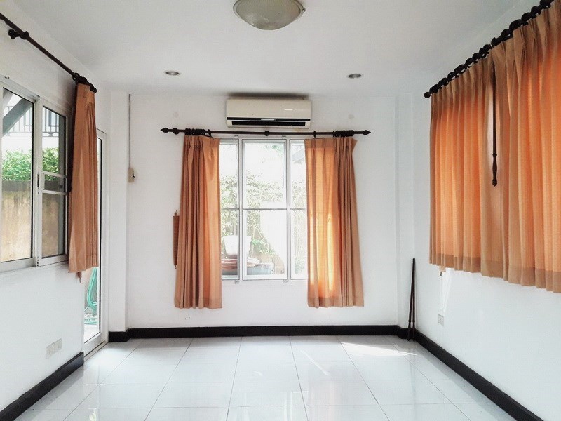 House for rent Mabprachan Pattaya showing the Office House for rent Mabprachan Pattaya showing the Office