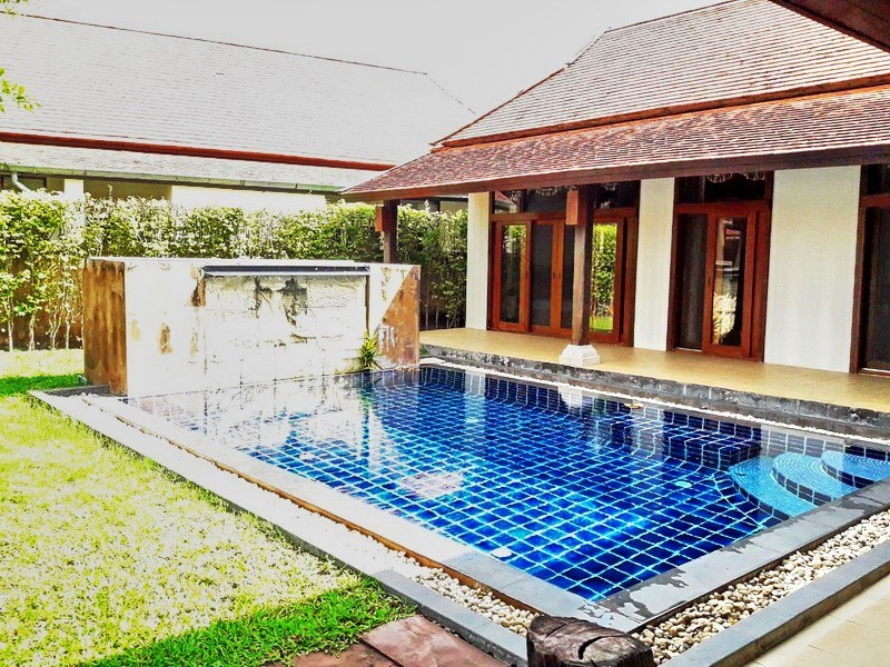 House for rent Mabprachan Pattaya showing the house and pool
