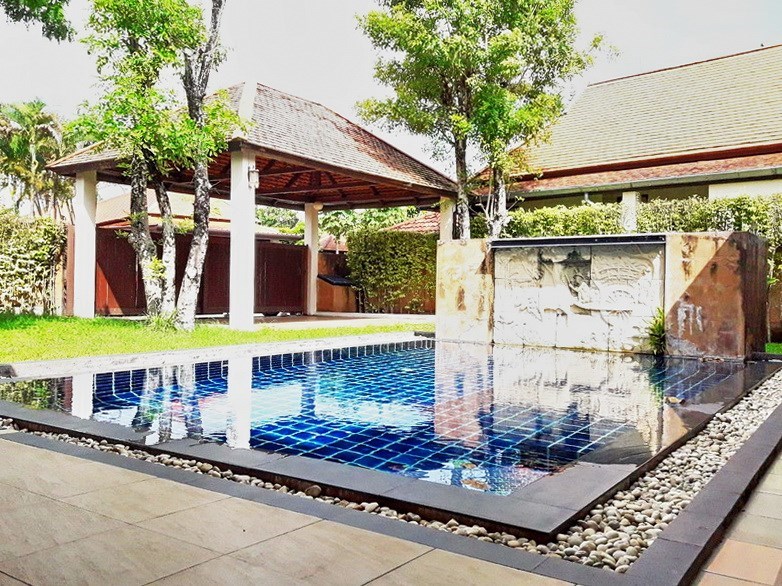 House for rent Mabprachan Pattaya showing the garden and pool