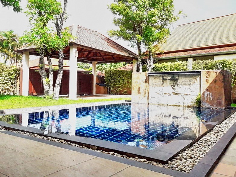 House for rent Mabprachan Pattaya showing the garden and pool House for rent Mabprachan Pattaya showing the garden and pool
