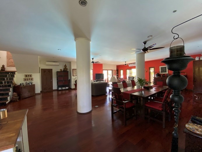 House for rent Mabprachan Pattaya showing the living and dining areas 