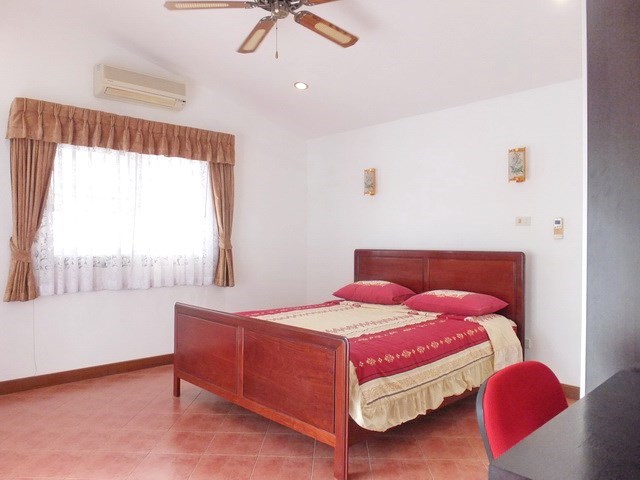 House for rent Mabprachan Pattaya showing the second bedroom 