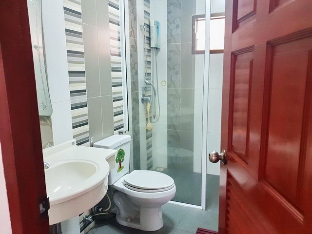 House for Rent East Pattaya showing the bathroom