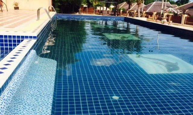 House for Rent East Pattaya showing the communal pool 