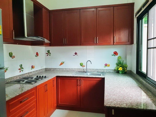 House for Rent East Pattaya showing the kitchen 