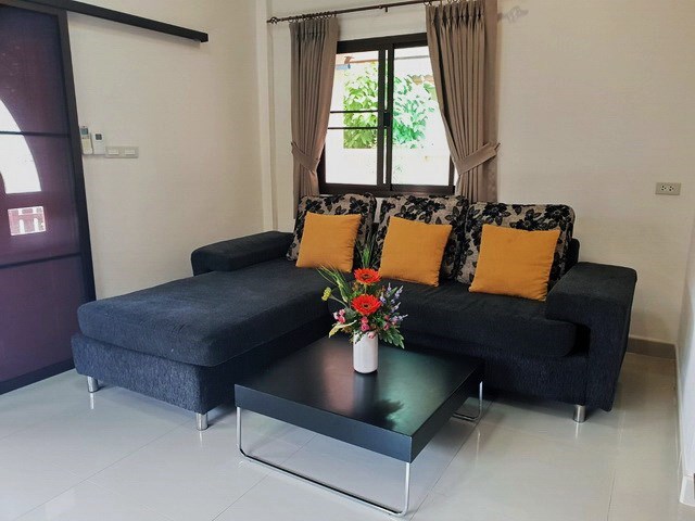 House for Rent East Pattaya showing the living area 