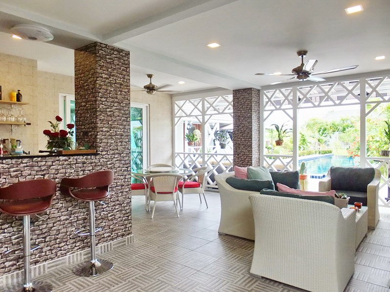 House for rent East Pattaya showing the covered terrace and bar area